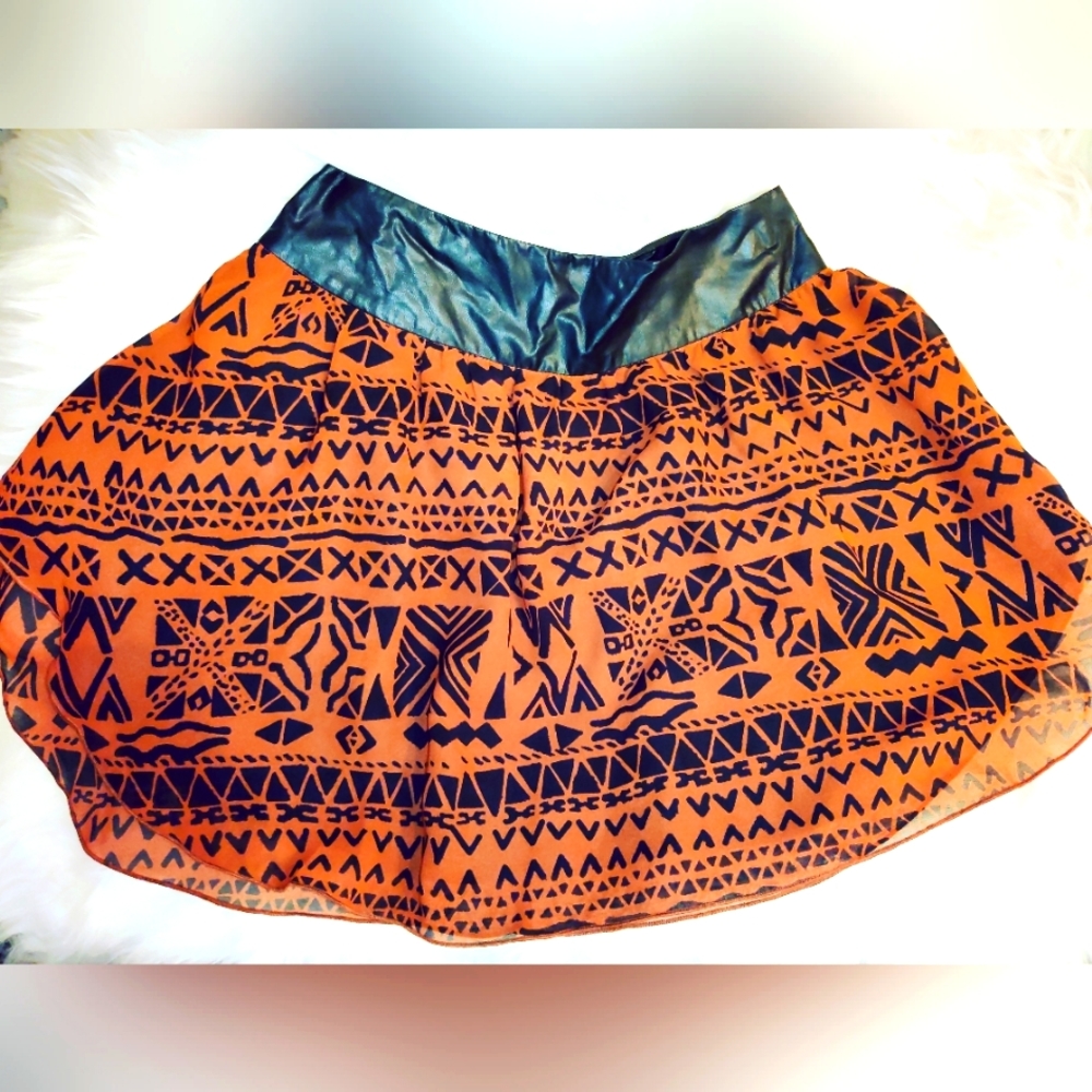 AMUSE (BUCKLE BRAND) Cute holiday skirt... Extremely well made and so cute on*M*